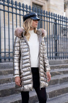 Metallic long puffer jacket with fur on hood: Vert