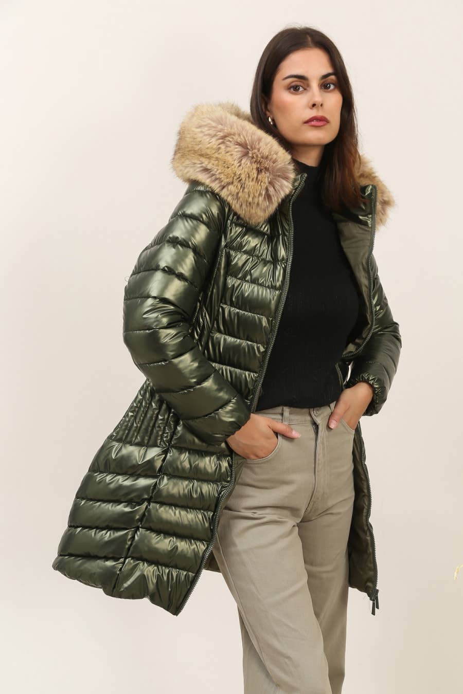 Metallic long puffer jacket with fur on hood: Vert