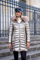 Metallic long puffer jacket with fur on hood: Vert